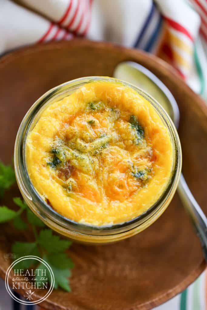 {Bake & Take Breakfast} Sausage & Kale Omelets in a Jar - Healthy & Delicious! 