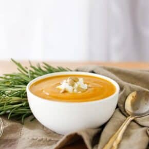 Savory Roasted Garlic Pumpkin Soup