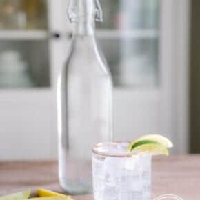 Acqua minerale frizzante fatta in casa