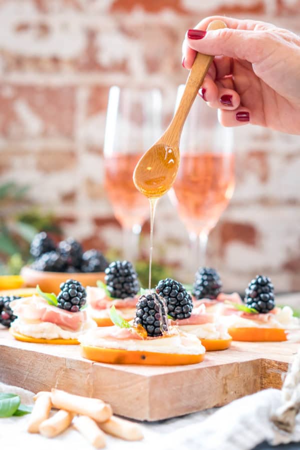 Easy Fuyu Persimmon Prosciutto Appetizers with Ricotta and Blackberries ...