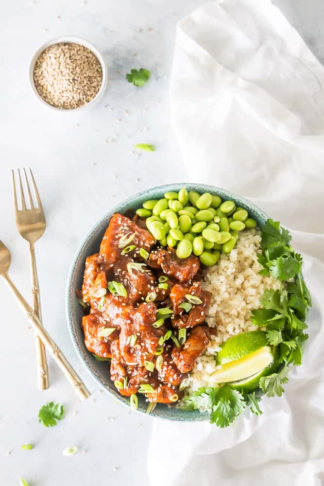 Serve your Keto Sriracha Lime Chicken with your favorite low carb side(s). Some of my favorite suggestions are Cauliflower Rice or Zero Carb Rice. And I also love a few shelled edamame on the side. 