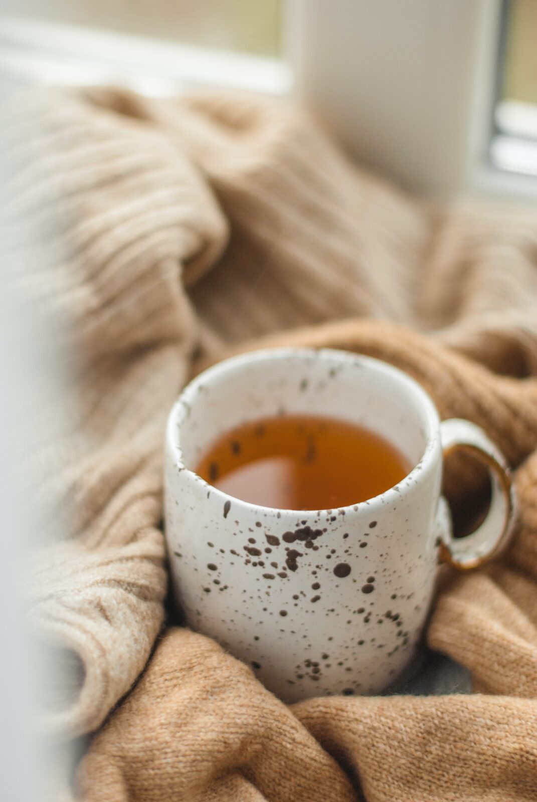 Dandelion root tea is an effective natural way to detoxify the liver and kidneys. It may also help relieve symptoms of joint pain, bloating, gas, and other problems. Learn how to make dandelion root tea here.