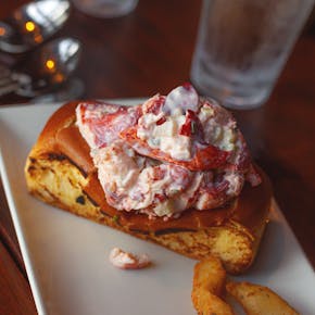 Mouth-watering lobster roll served on a toasted bun in a Boston restaurant.